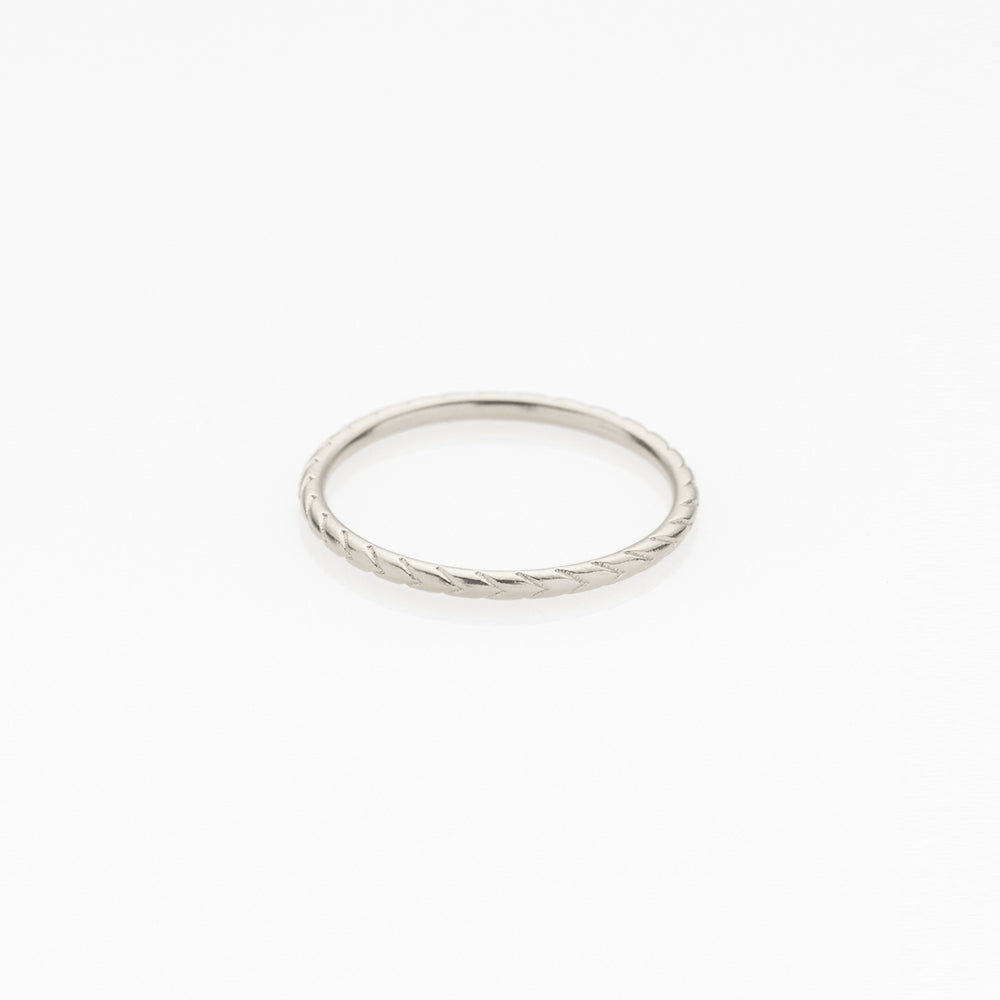 Tiny Treasures snakeskin ring 14K white gold
