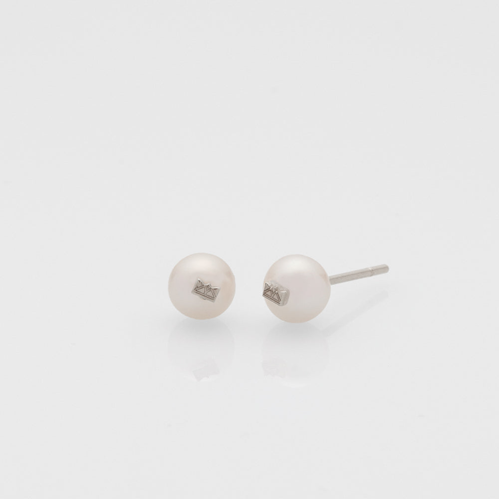 Free the pearls stud earrings silver