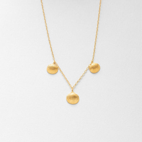 Coquilles jouet charm necklace gold