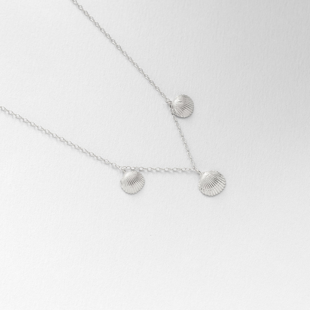 Coquilles jouet charm necklace silver