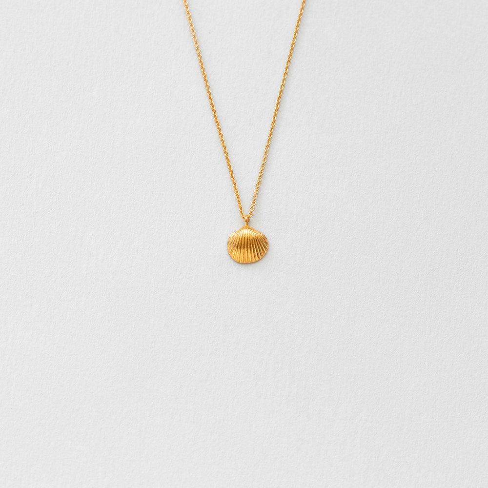 Coquilles jouet necklace gold