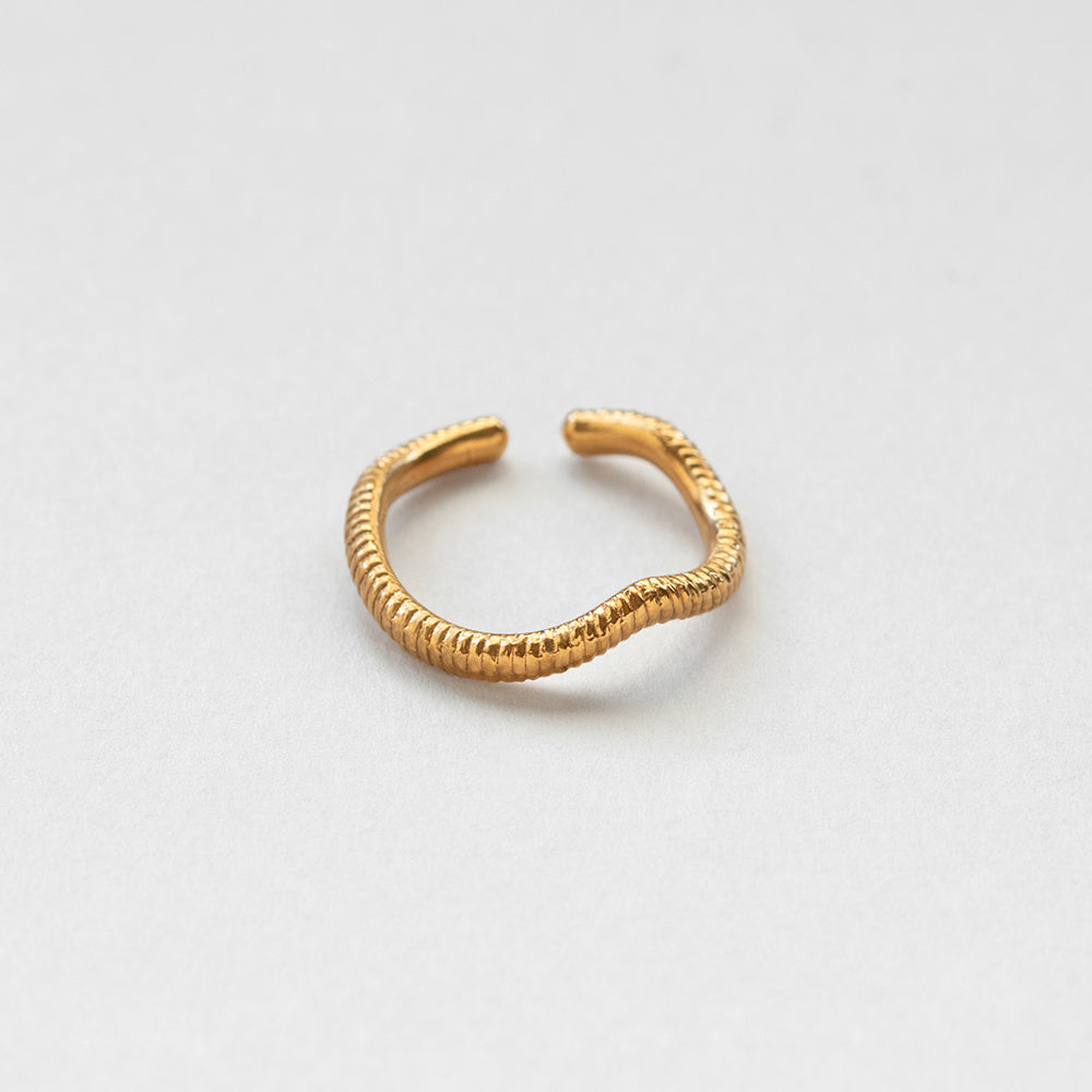 Vague sauvage ring gold