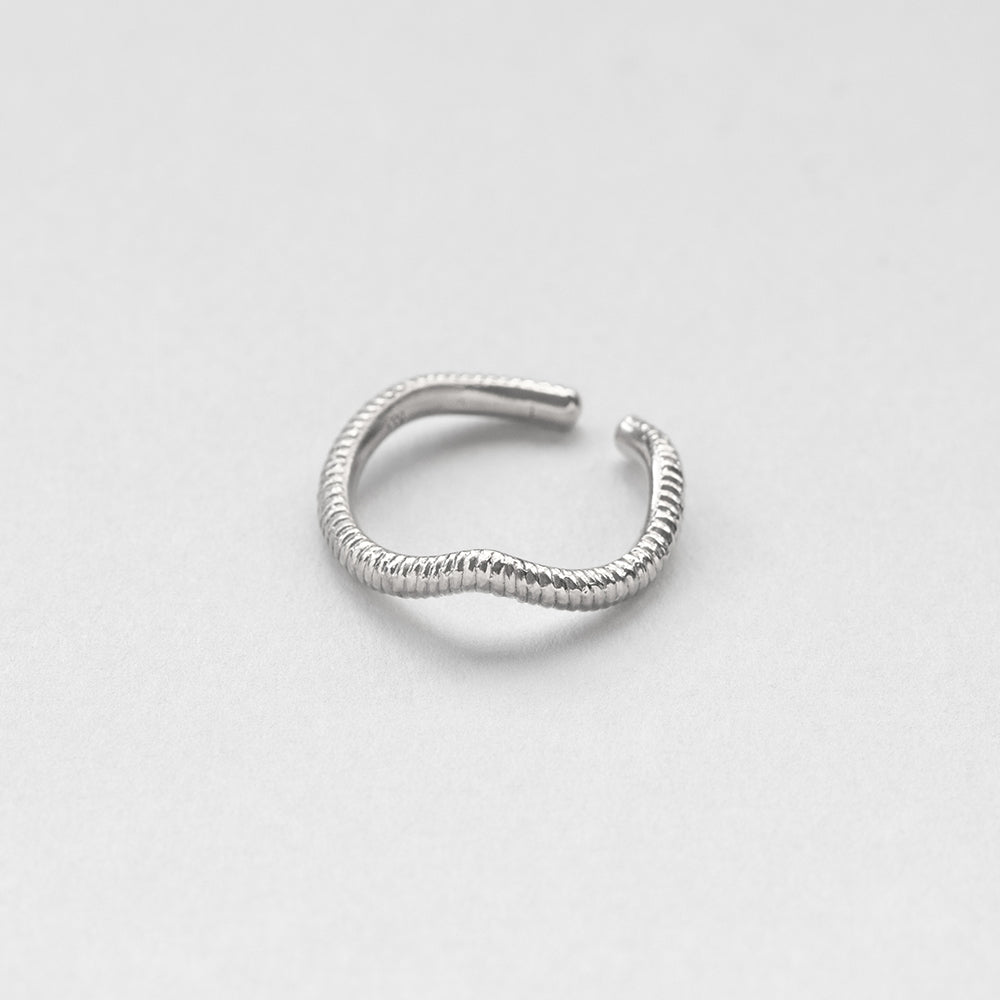 Vague sauvage ring silver