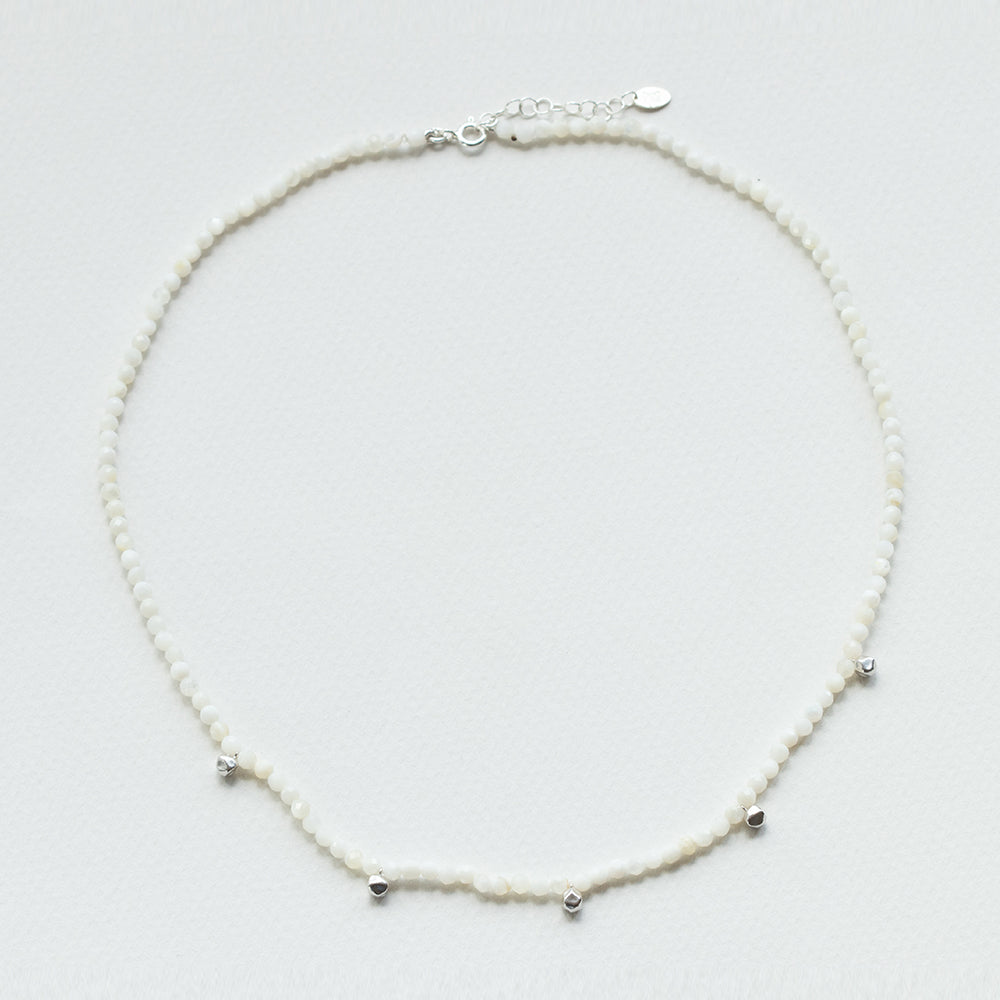Terrestrial mother of pearl necklace silver