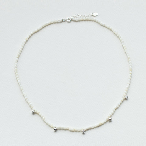 Terrestrial mother of pearl necklace silver