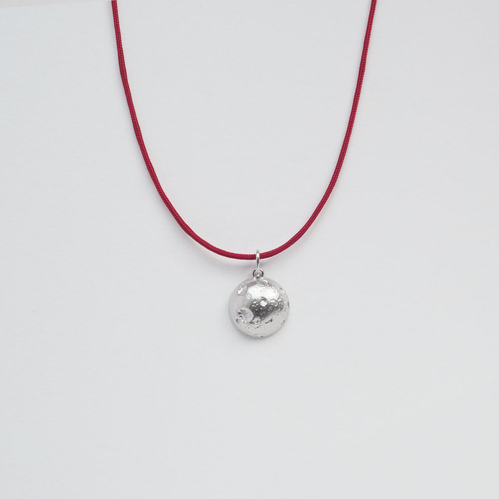 "Ζησ'το στο FULL" necklace with burgundy thread silver