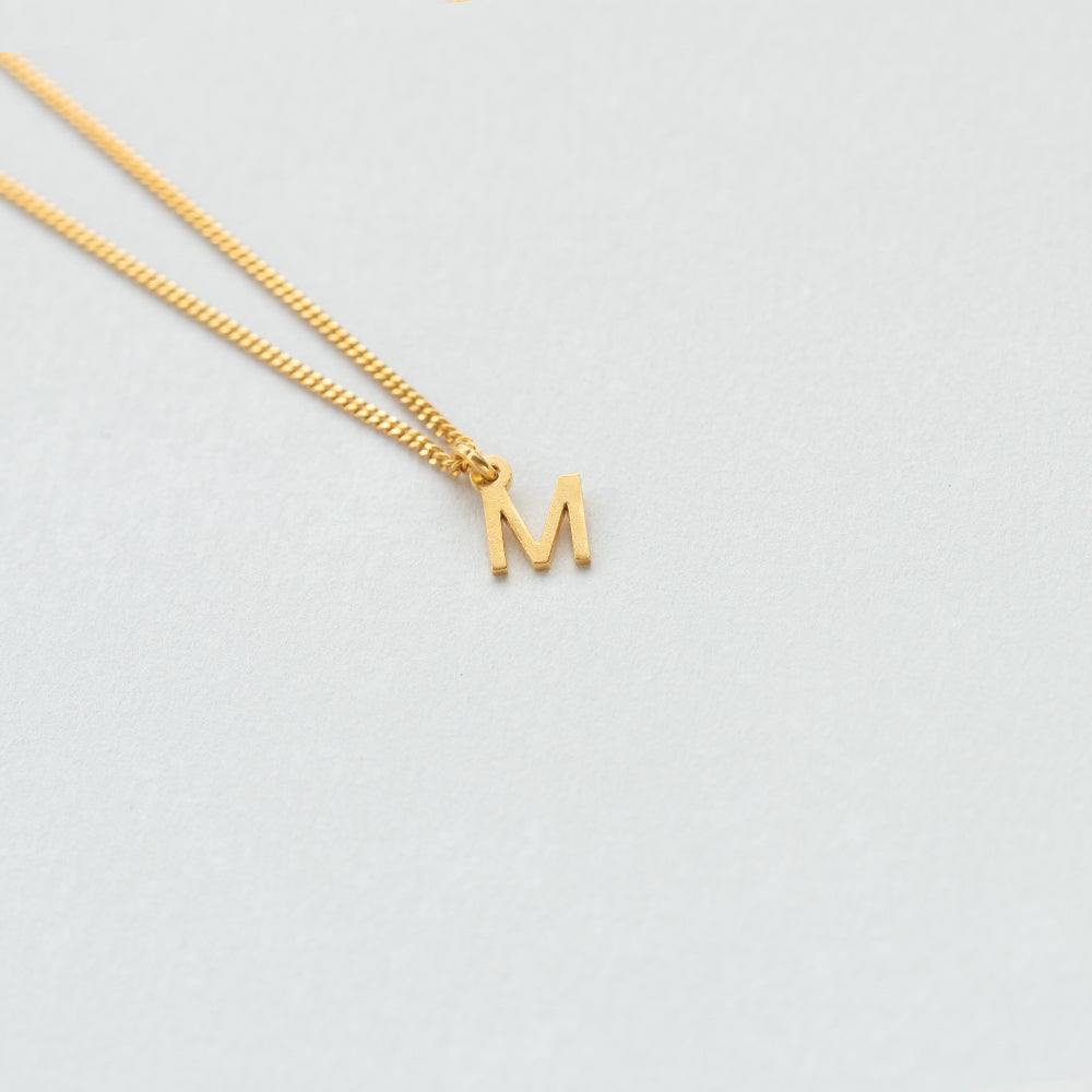 Initial necklace gold