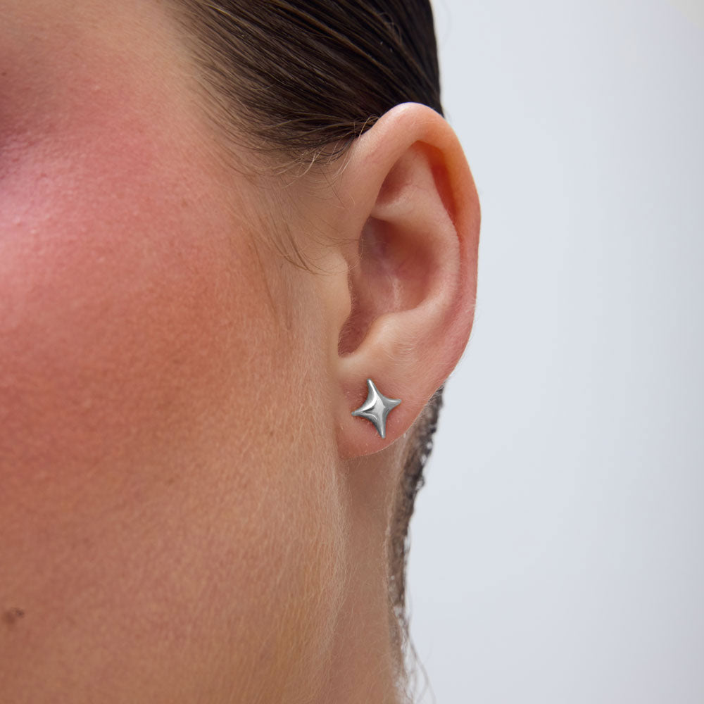 Gazing single earrings silver
