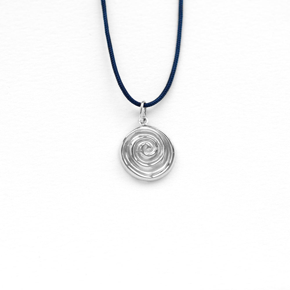 Spinning necklace with thread silver