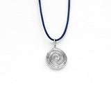 Spinning necklace with thread silver