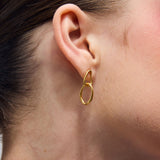 Strolling earrings gold