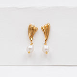 Surfing pearl earrings gold