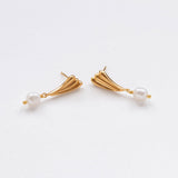 Surfing pearl earrings gold