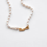 Surfing pearl necklace gold