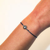 "Ζησ'το στο FULL" bracelet with blue thread silver