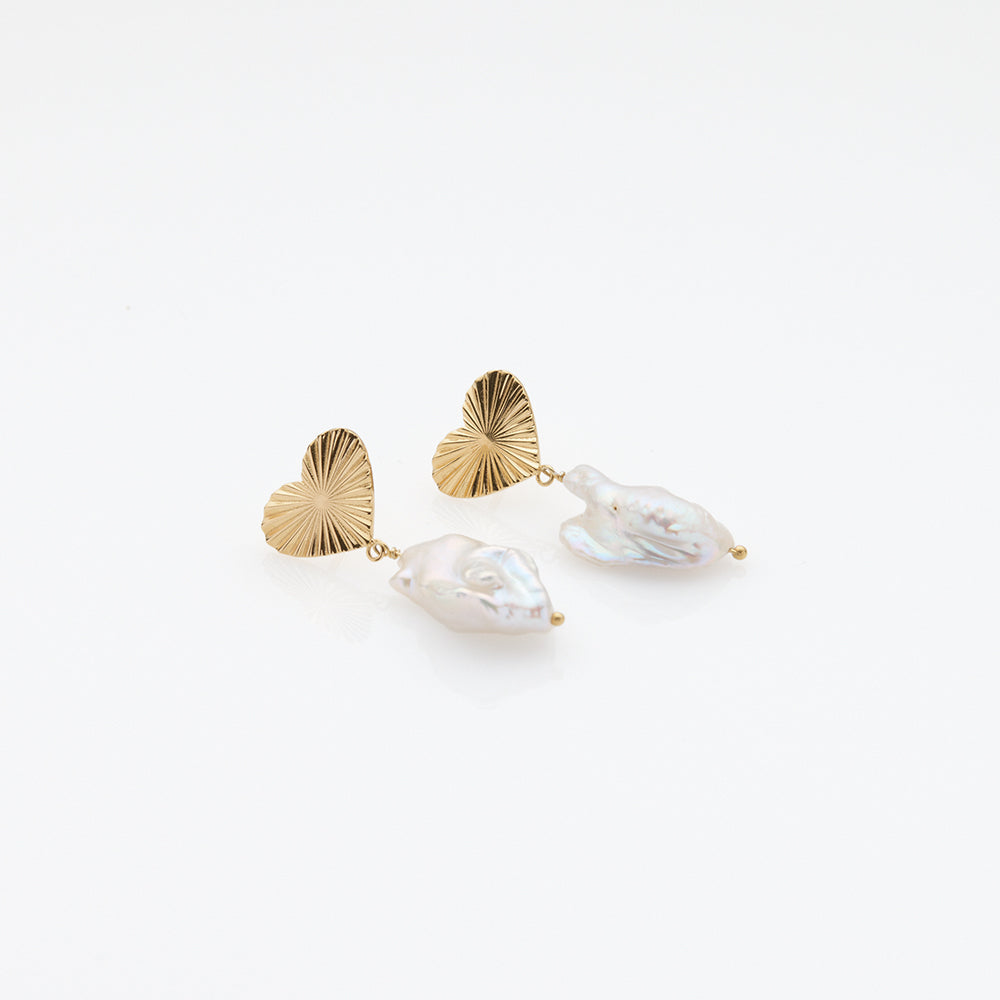 Sea & Sun pearl & heart earrings 14K yellow gold