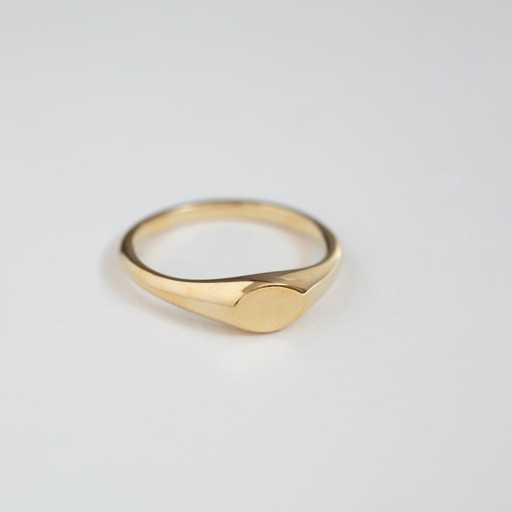 Oval ring 14K yellow gold