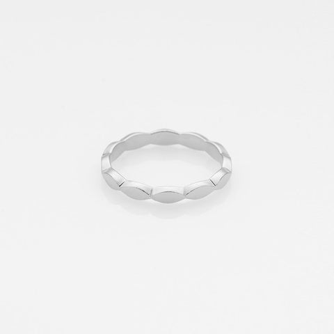 Tiny Treasures navette ring silver