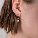 Free the pearls arch earrings 14K yellow gold