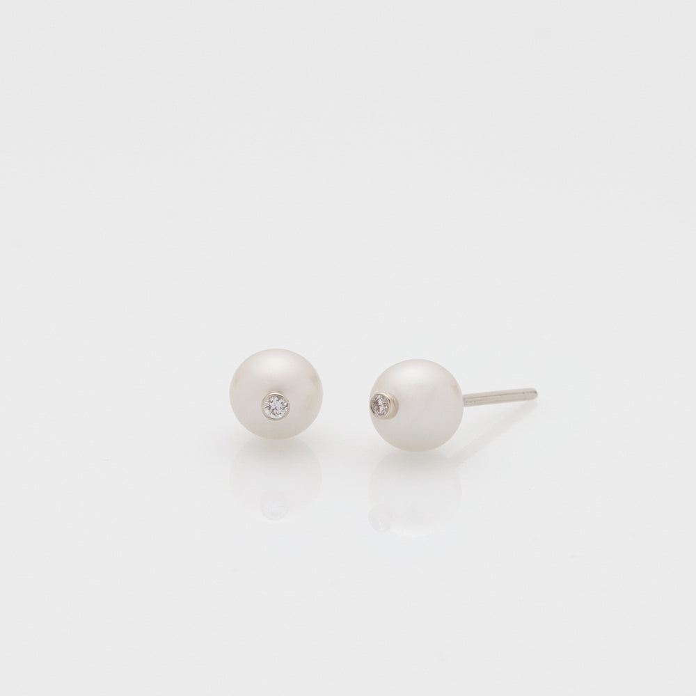 Free the pearls stud earrings 14K white gold with diamonds