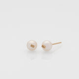 Free the pearls stud earrings 14K yellow gold